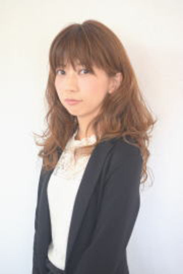 スタイリスト<br />山本 直子<br />Naoko Yamamoto