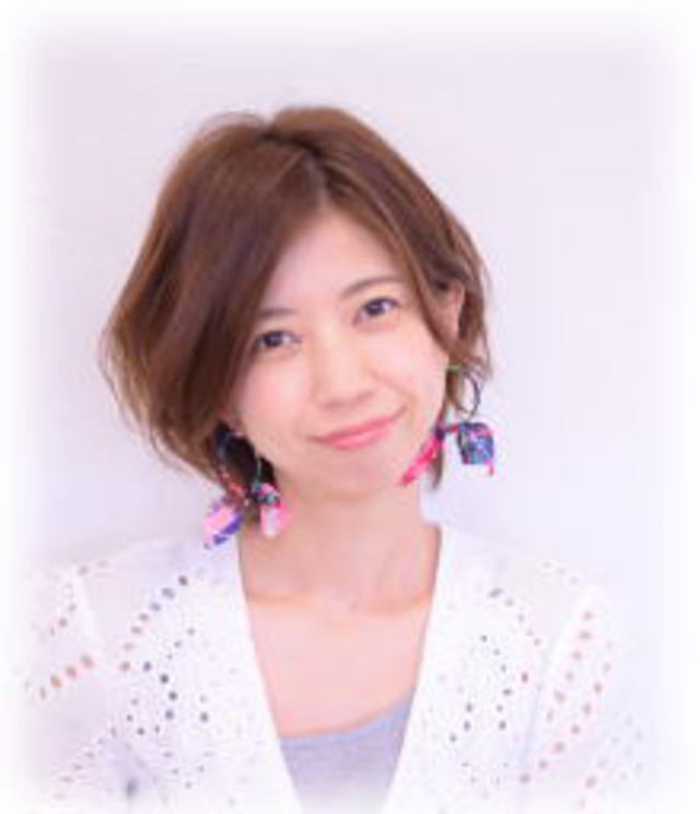 スタイリスト<br />山本 直子<br />Naoko Yamamoto