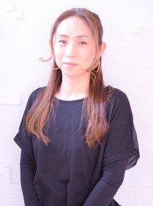 スタイリスト<br />山野　親子<br />Yamano　Yoriko