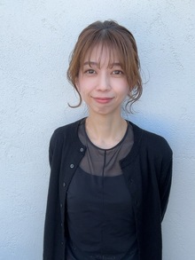 スタイリスト<br />山本　直子<br />Yamamoto Naoko 