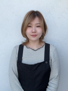 スタイリスト兼ネイリスト<br />横田　利香<br />Yokota　Riko