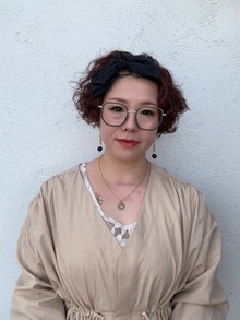 Jrスタイリスト兼ネイリスト<br />中野　裕子<br />Nakano　Yuuko